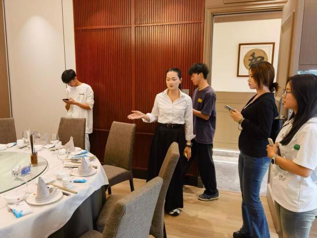走出校园看世界 产教融合促成长——应用技术学院烹饪工艺与营养专业师生赴广东海鲜坊昆明新亚洲店开展实地研学