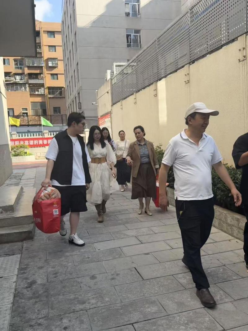月圆人团圆，温情暖人心——云南文化艺术职业学院广播电视学院中秋前夕慰问留校学子