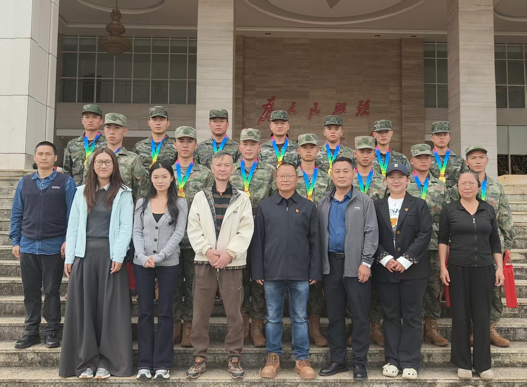 学校举行2026年秋季新兵入伍欢送仪式