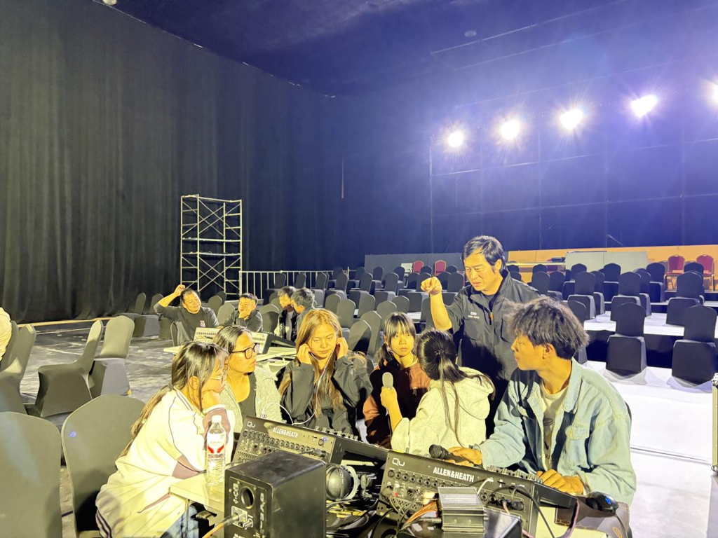 音乐学院师生参加Allen & Heath专业音响技术培训
